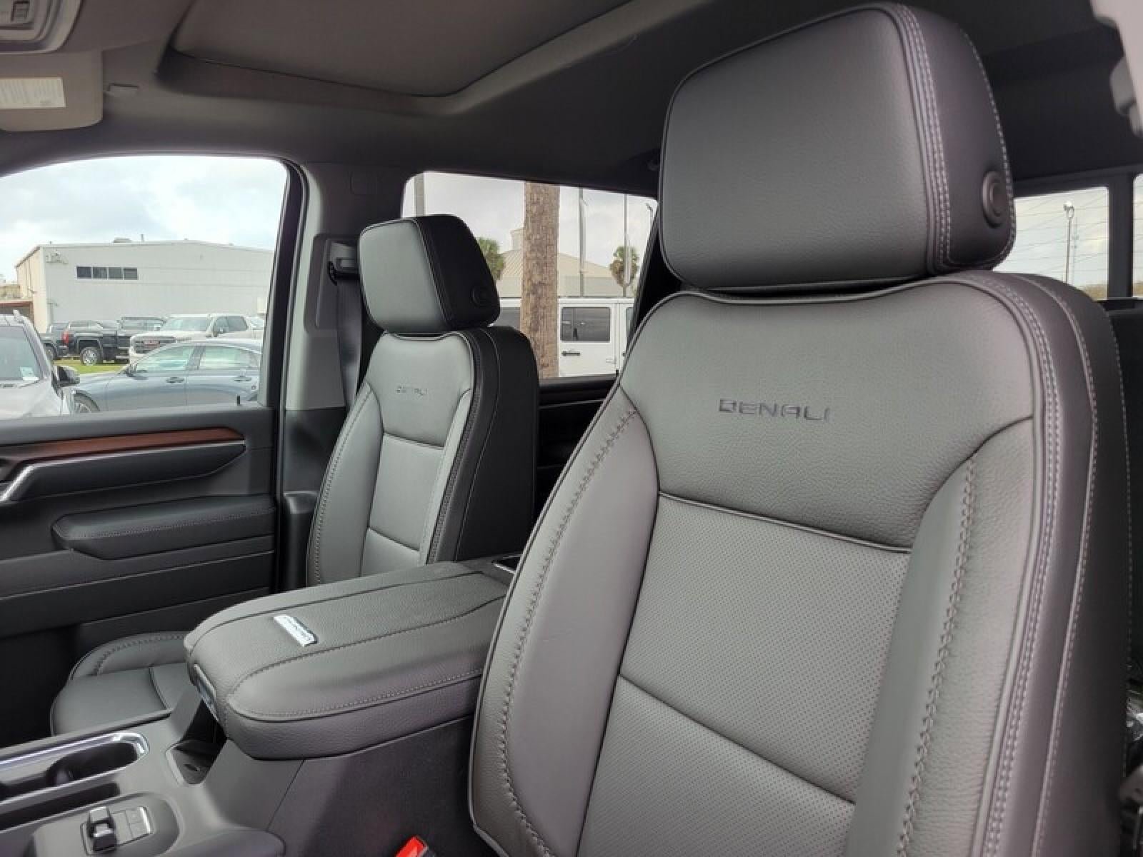 New 2026 GMC Sierra 2500 Denali w/ Denali Reserve Package AWD/4WD image 12