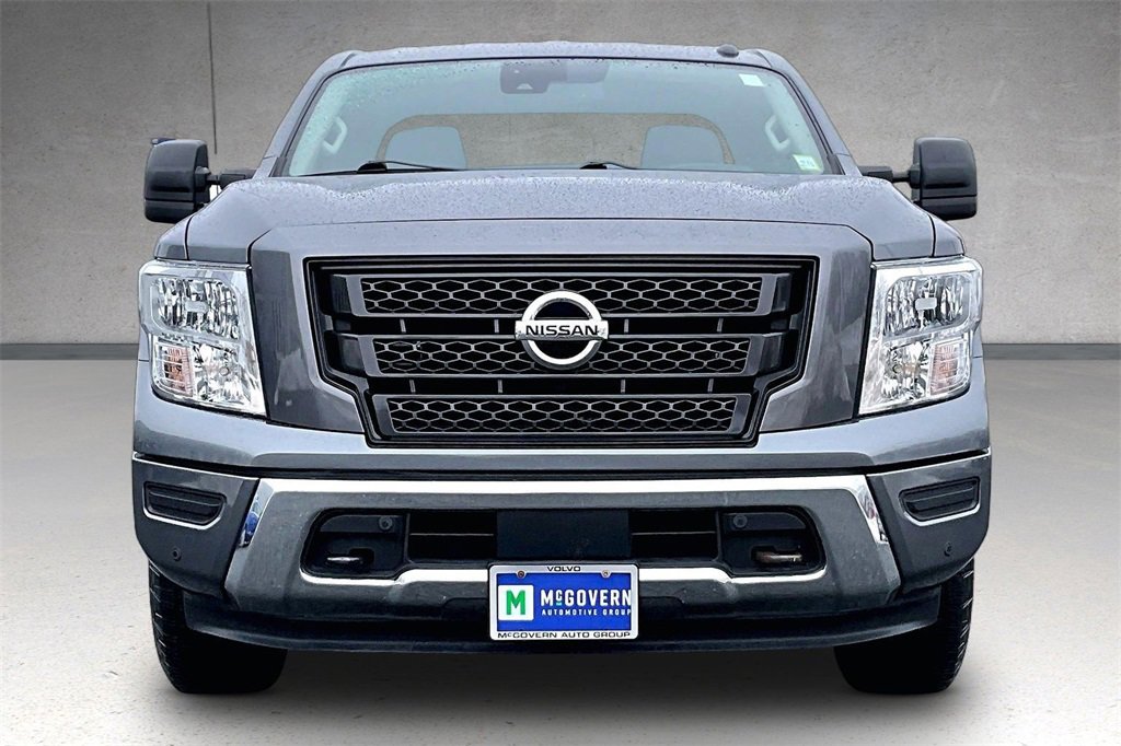 Used 2020 Nissan Titan SV w/ SV Convenience Package image 2