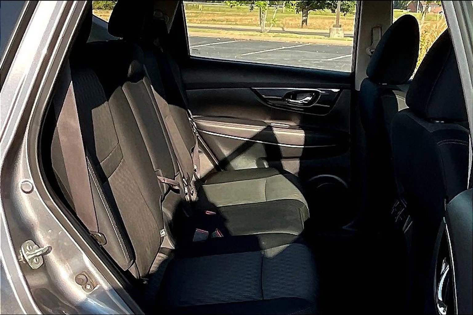 Used 2018 Nissan Rogue S image 18