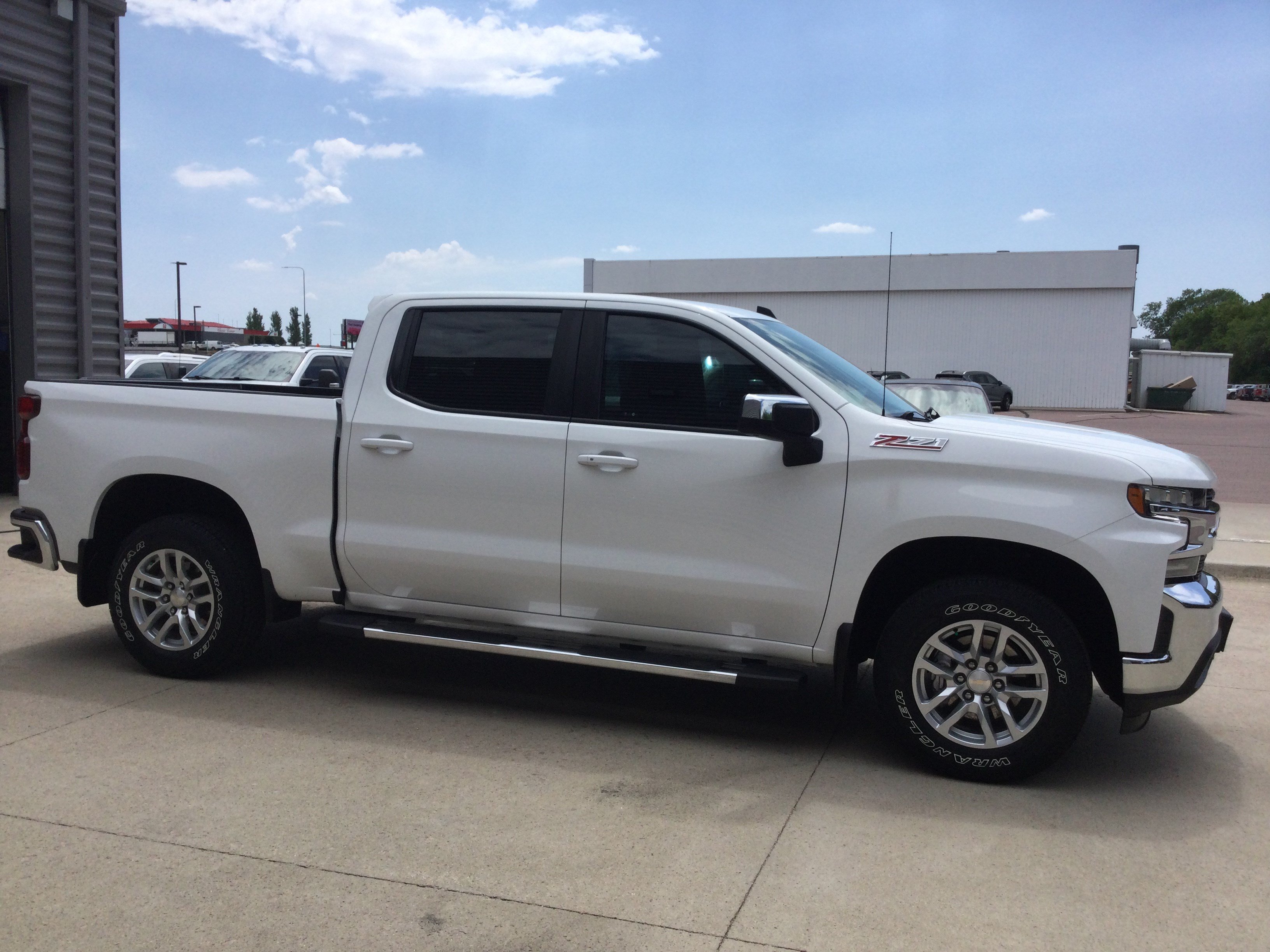 Used 2021 Chevrolet Silverado 1500 LT AWD/4WD image 3