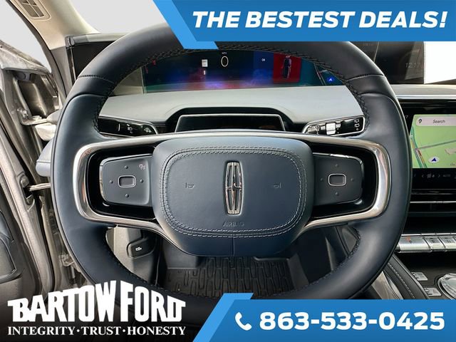Used 2025 Lincoln Nautilus Reserve image 11