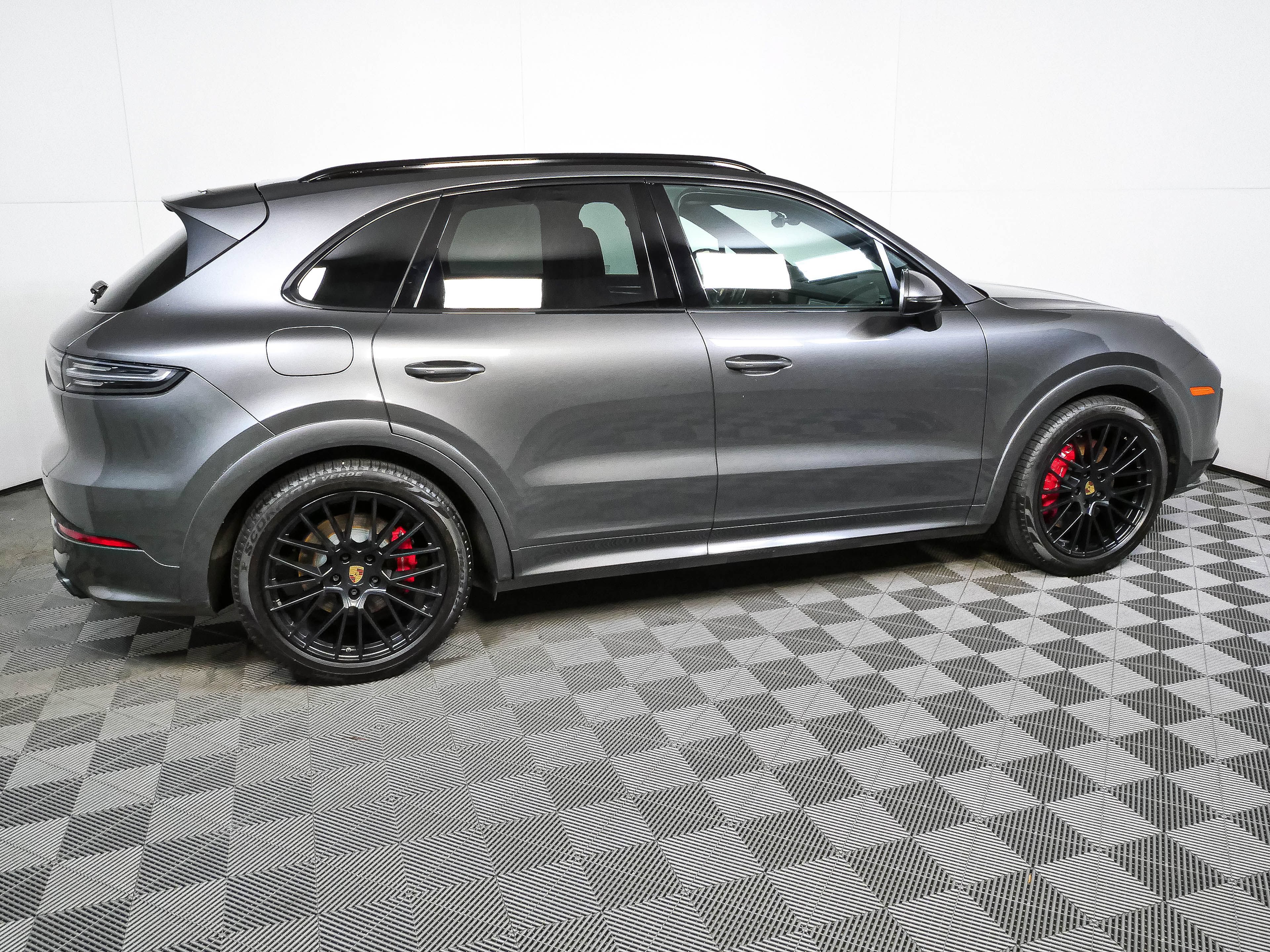 Certified 2023 Porsche Cayenne GTS w/ Premium Package AWD/4WD image 28