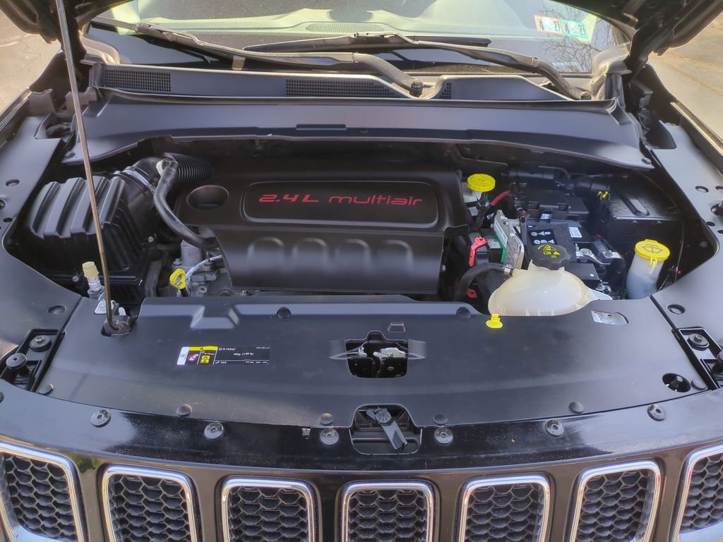 Used 2018 Jeep Compass Latitude AWD/4WD image 17