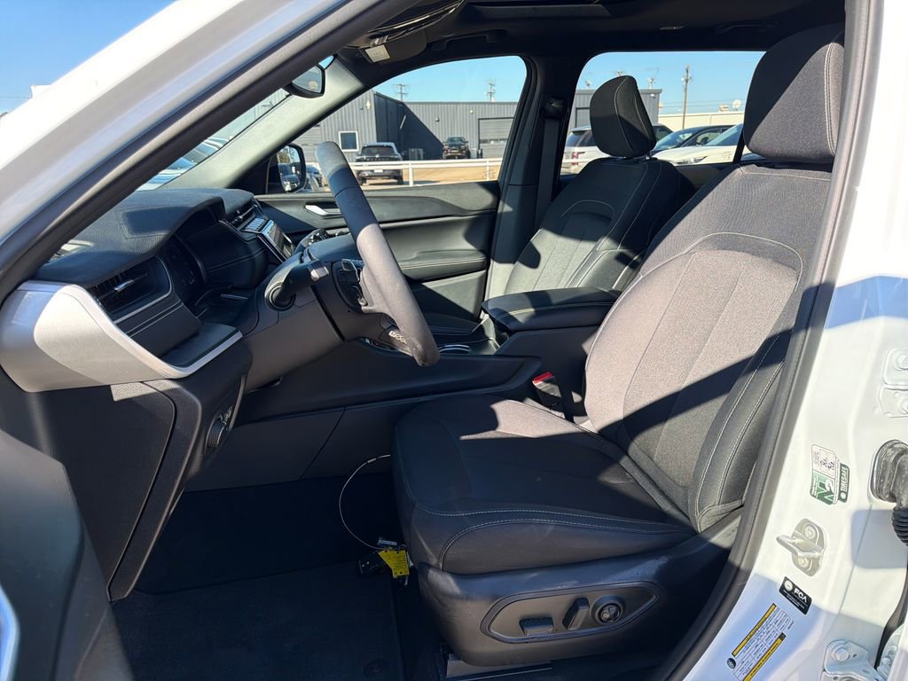 Used 2024 Jeep Grand Cherokee L Laredo w/ Trailer Tow Package image 13