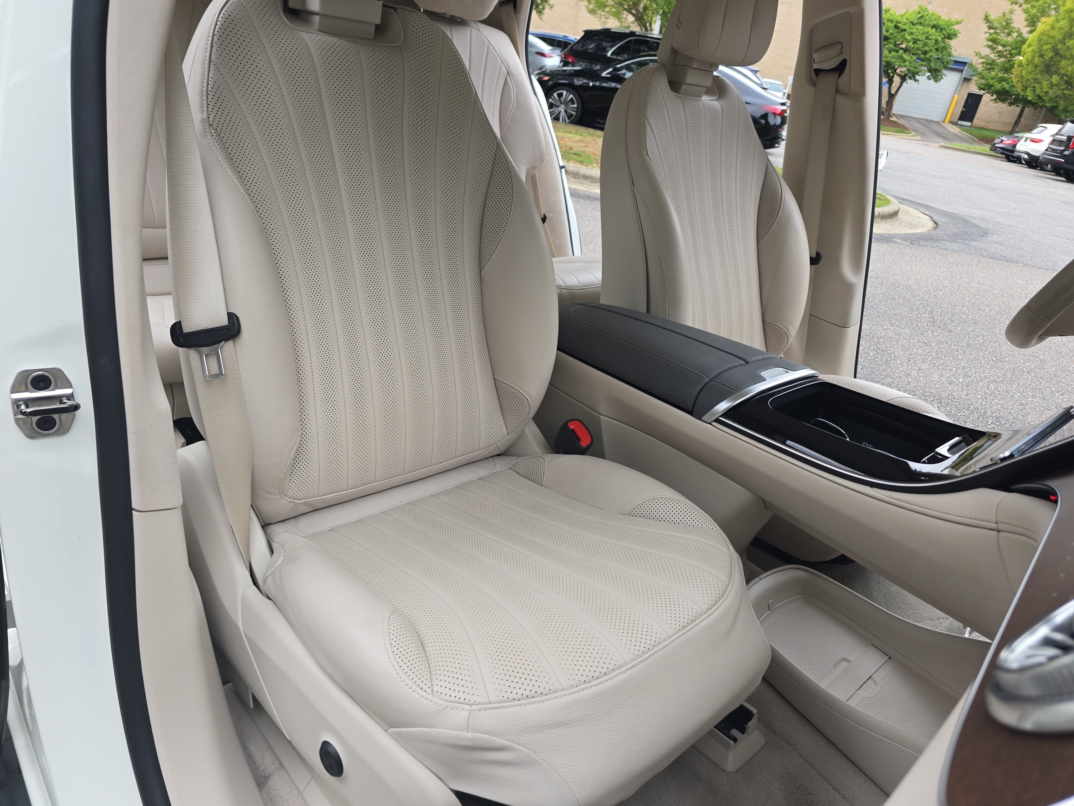 Certified 2023 Mercedes-Benz EQS 450+ SUV image 10