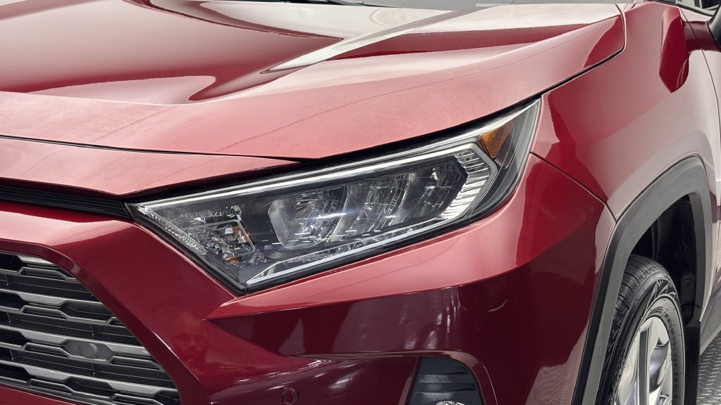 Used 2019 Toyota RAV4 Limited w/ Advanced Technology Package AWD/4WD image 3