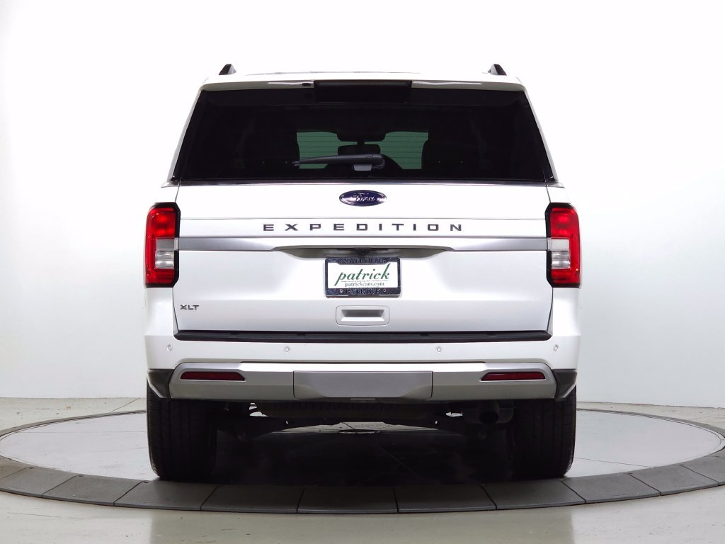 Used 2022 Ford Expedition XLT RWD image 4