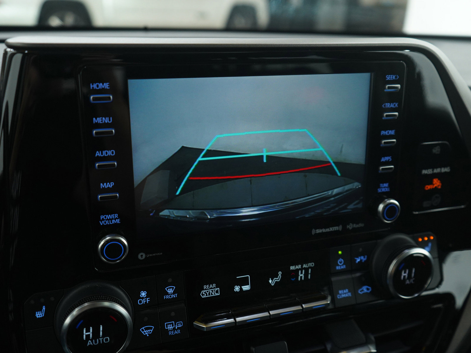 Used 2022 Toyota Highlander XLE image 24