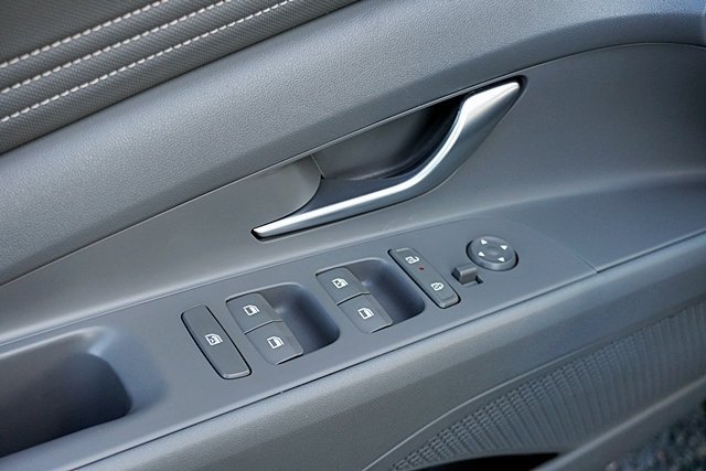 Certified 2026 Hyundai Elantra Sport FWD image 32