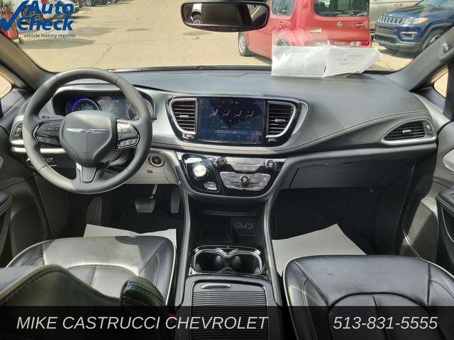 Used 2025 Chrysler Pacifica Limited FWD image 11