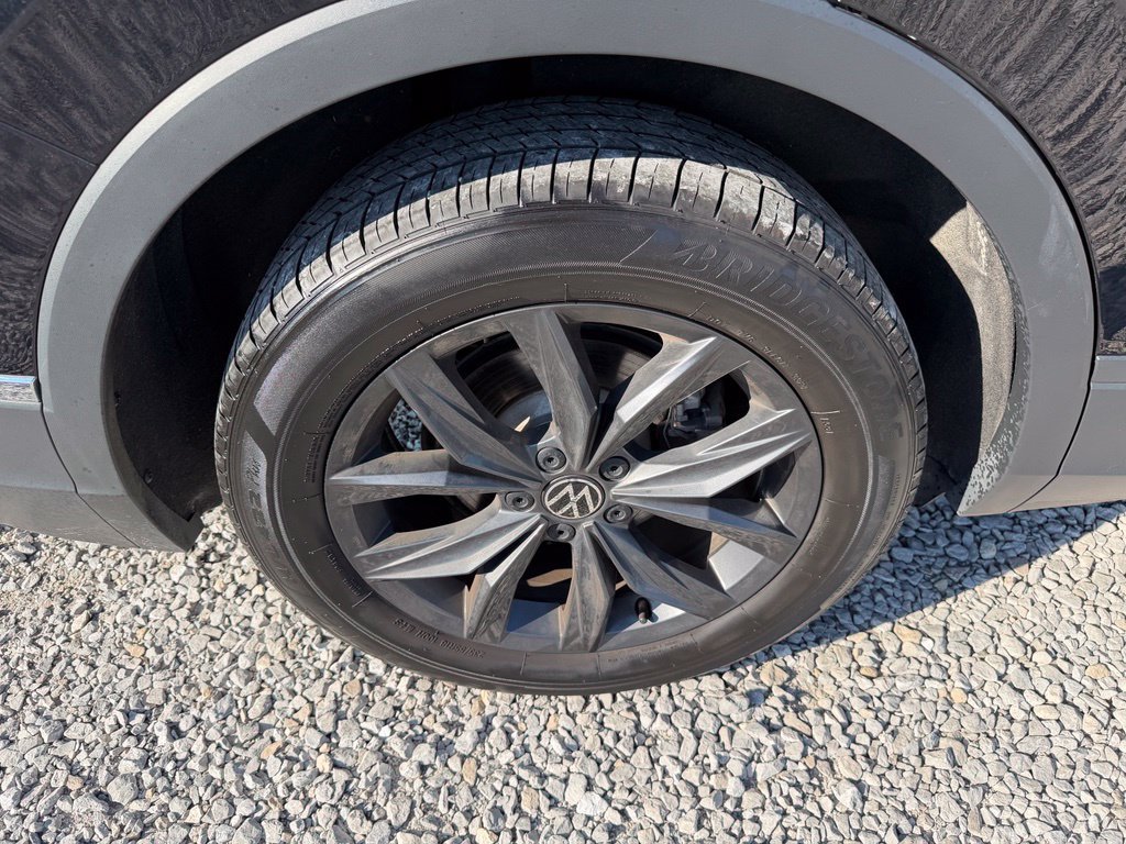 Used 2024 Volkswagen Tiguan SE FWD image 32