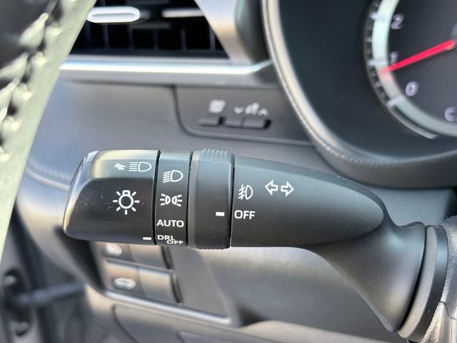 Used 2021 Toyota Highlander LE FWD image 17