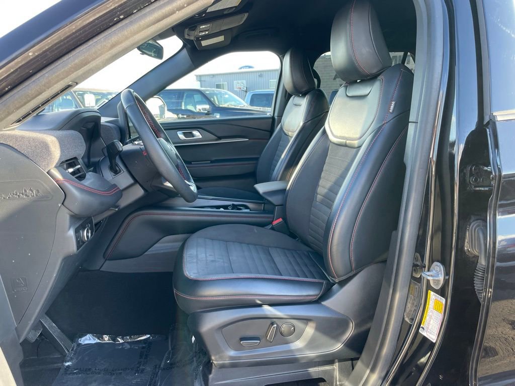 Used 2025 Ford Explorer ST-Line image 7