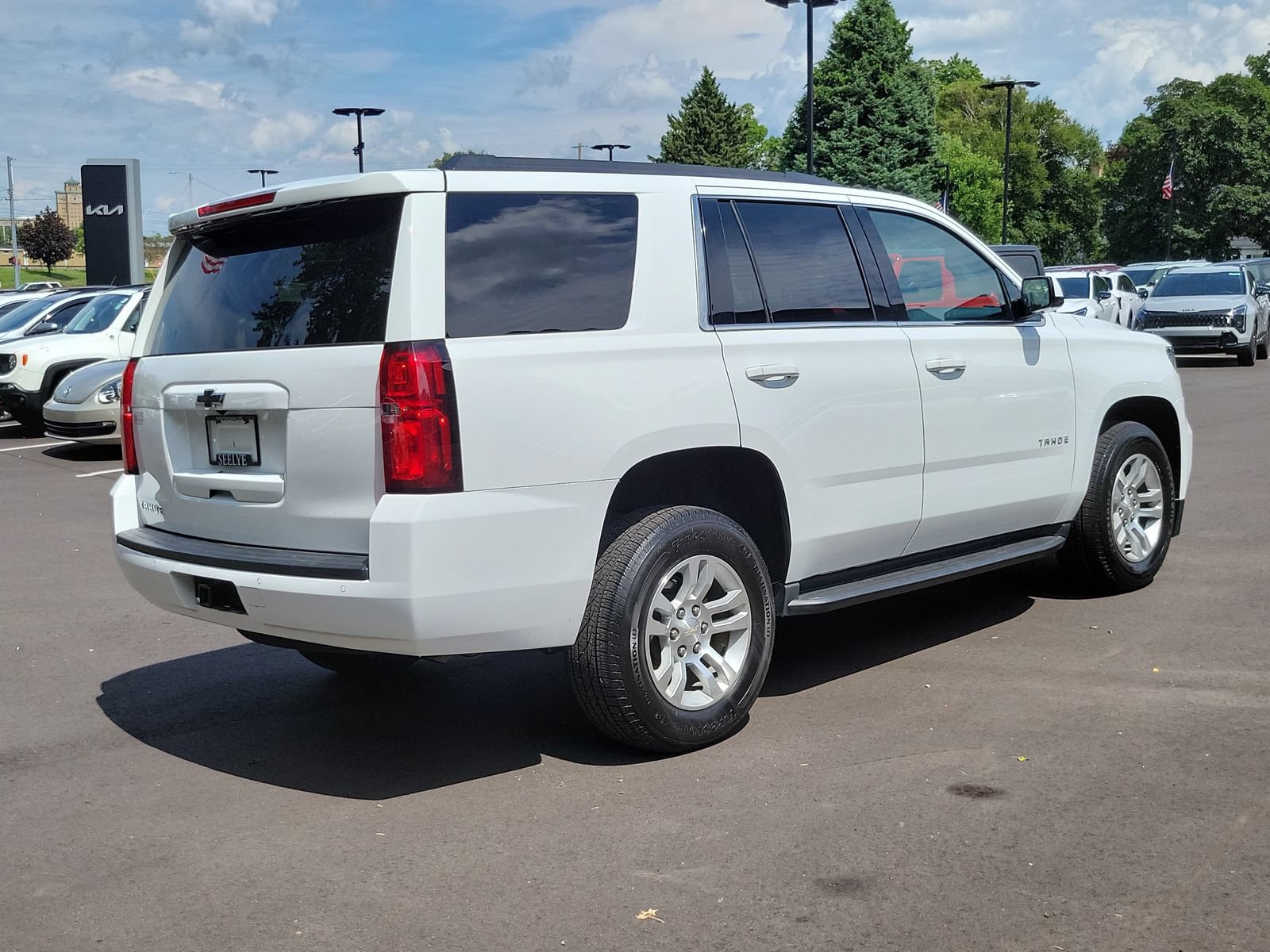 Used 2019 Chevrolet Tahoe LS RWD image 3