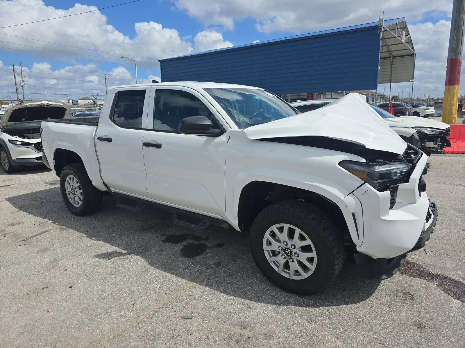 Used 2025 Toyota Tacoma SR video 1