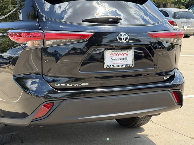 Used 2023 Toyota Highlander XLE FWD image 5