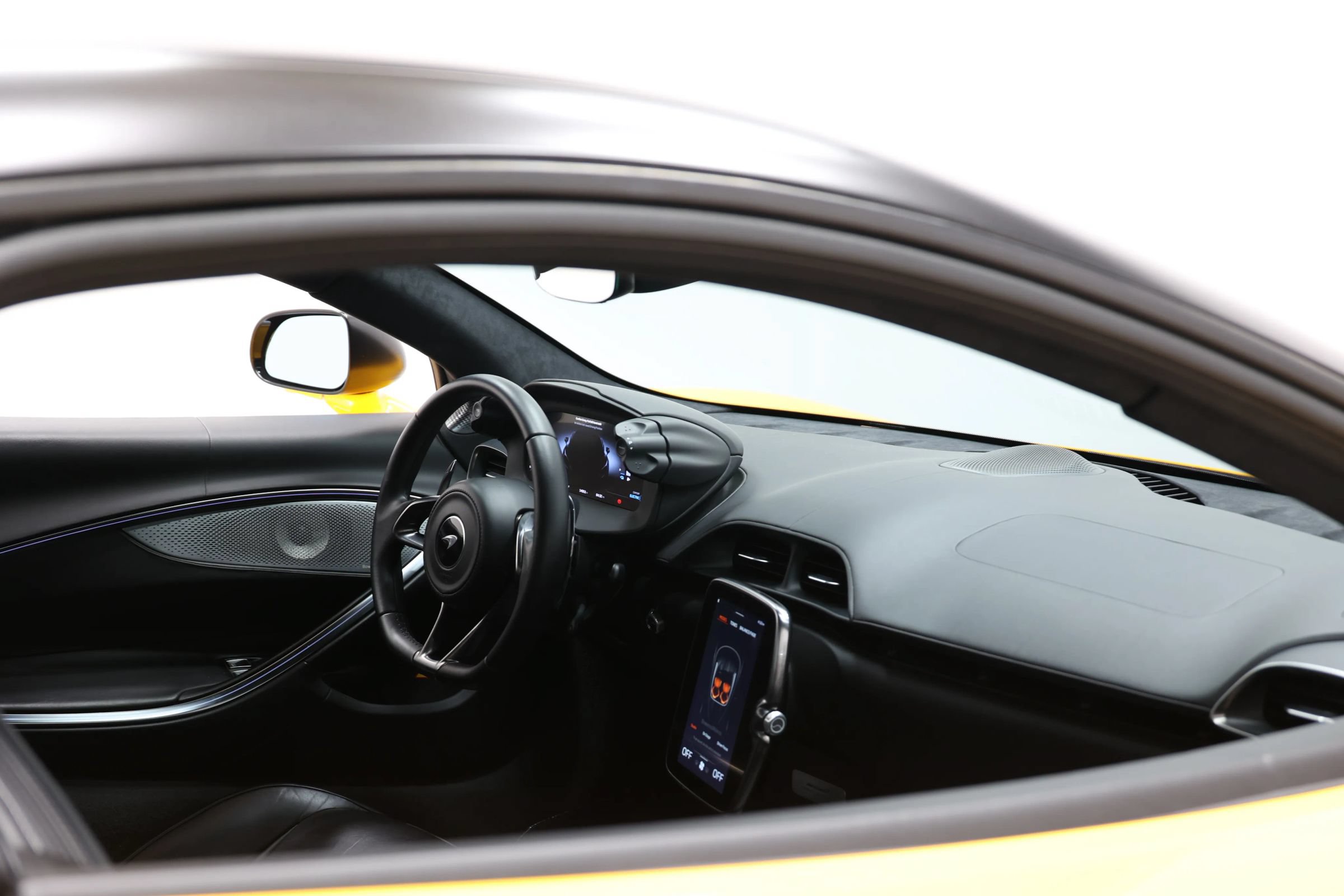 Used 2023 McLaren Artura RWD image 73