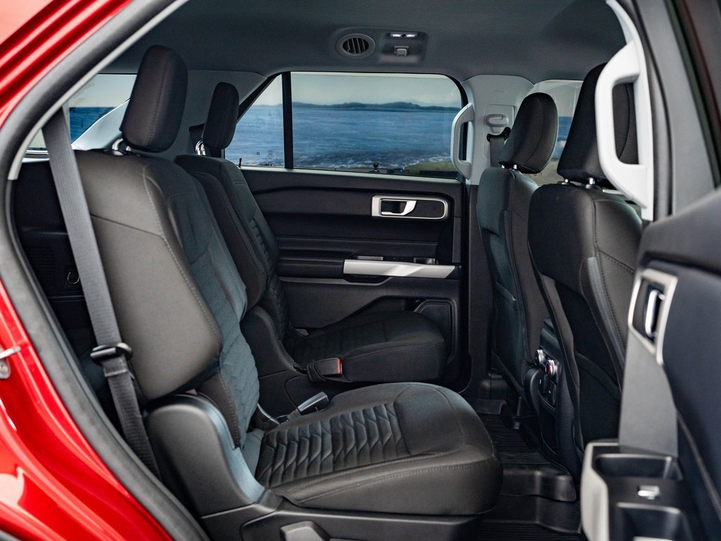 Used 2021 Ford Explorer XLT image 44