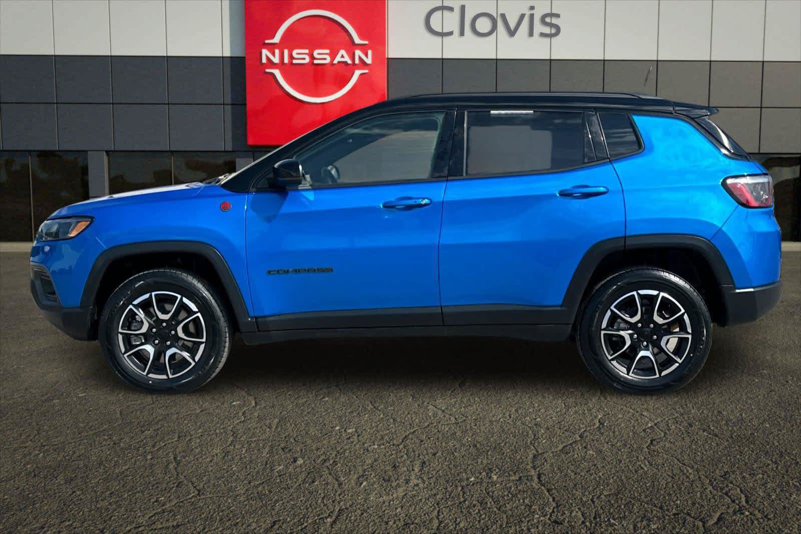Used 2024 Jeep Compass Trailhawk AWD/4WD image 6