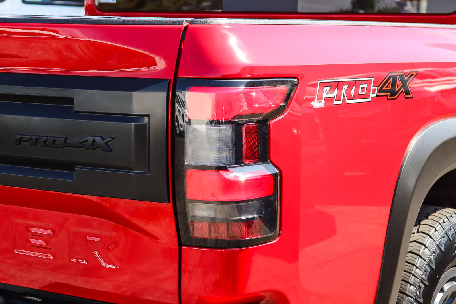 Used 2026 Nissan Frontier PRO-4X AWD/4WD image 7