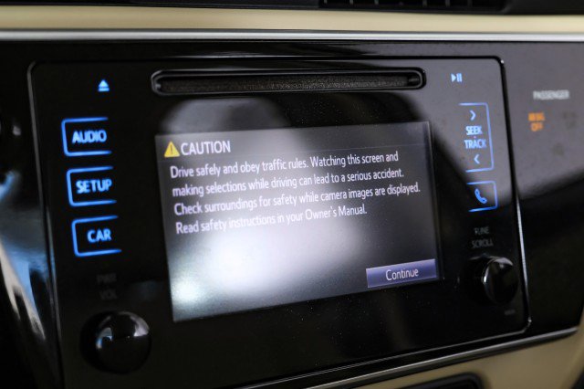 Used 2017 Toyota Corolla LE image 30