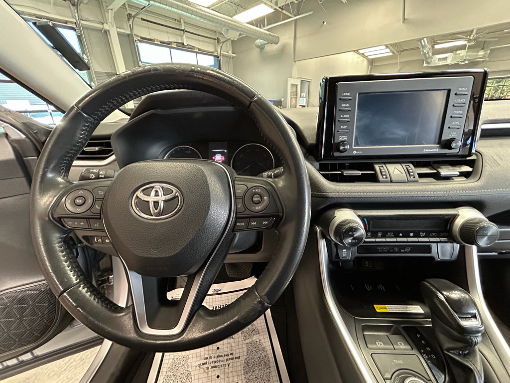 Used 2022 Toyota RAV4 XLE Premium AWD/4WD image 8