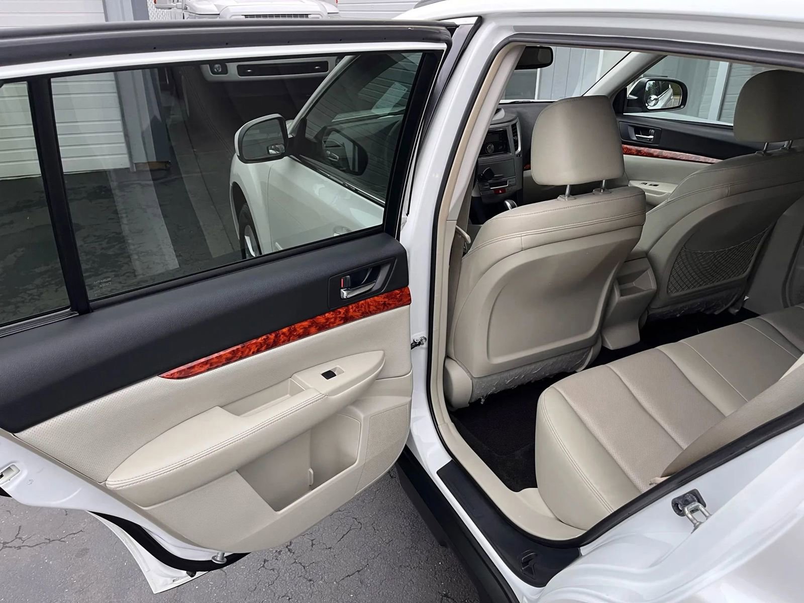 Used 2012 Subaru Outback 3.6R Limited w/ Moonroof Pkg image 24