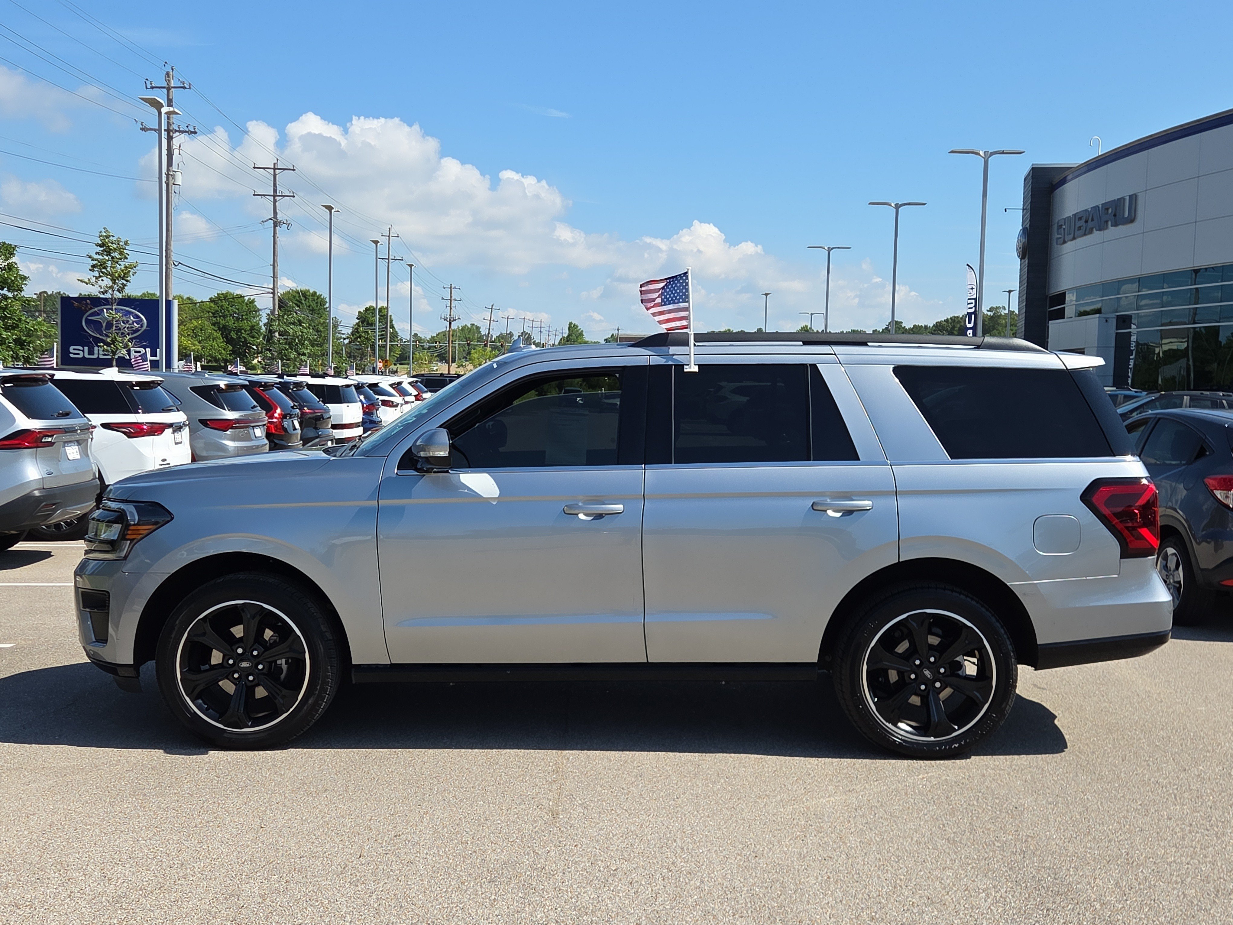 Used 2024 Ford Expedition Limited AWD/4WD image 6