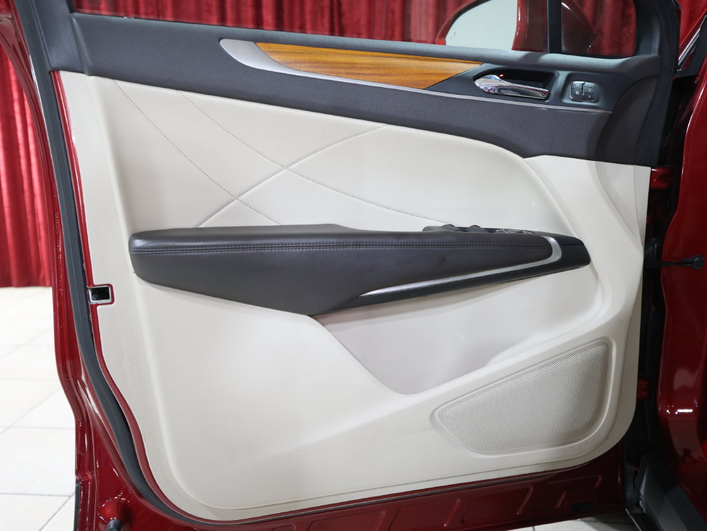 Used 2019 Lincoln MKC Select w/ Select Plus Package FWD image 10