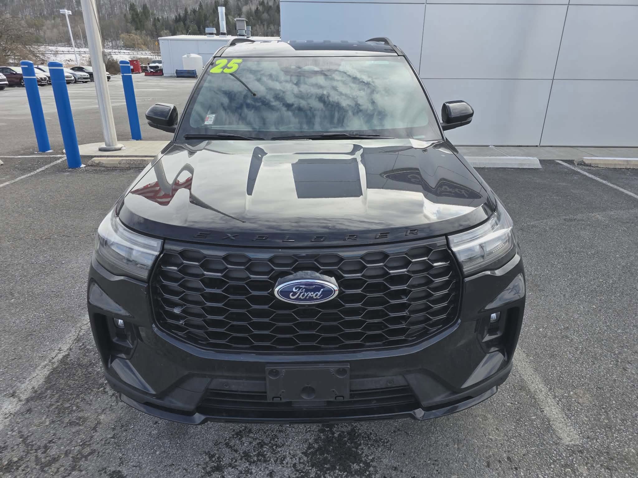 Used 2025 Ford Explorer ST-Line w/ ST-Line Street Pack image 8