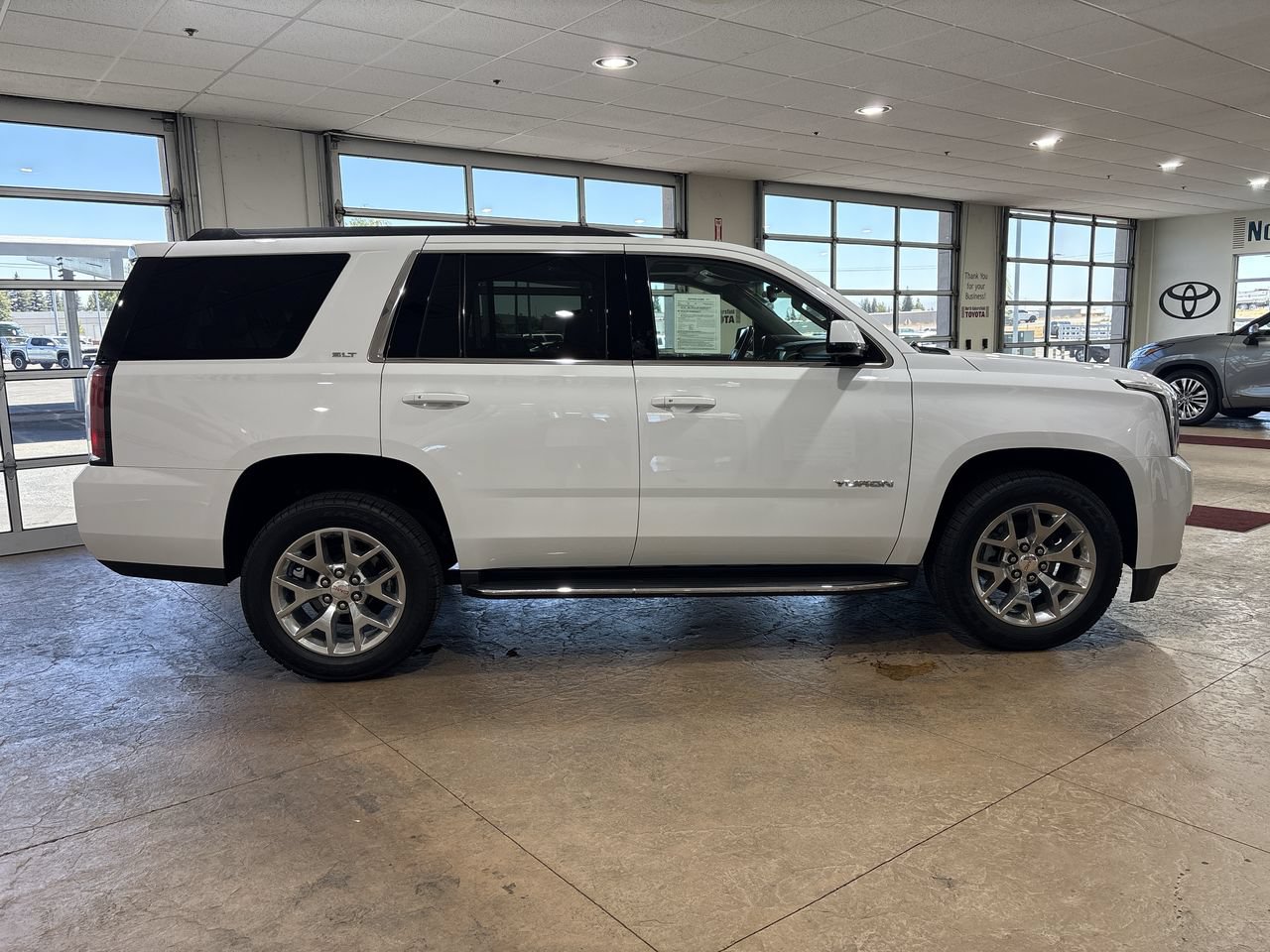 Used 2018 GMC Yukon SLT w/ Open Road Package RWD image 3