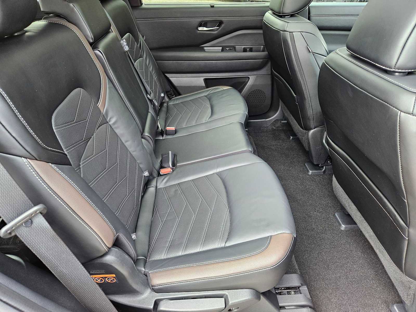 Used 2023 Nissan Pathfinder Platinum w/ Cargo Package AWD/4WD image 18