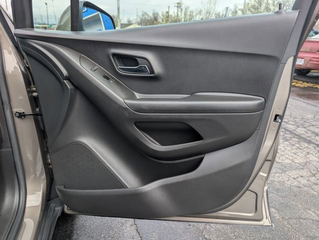 Used 2021 Chevrolet Trax LT w/ Driver Confidence Package image 13