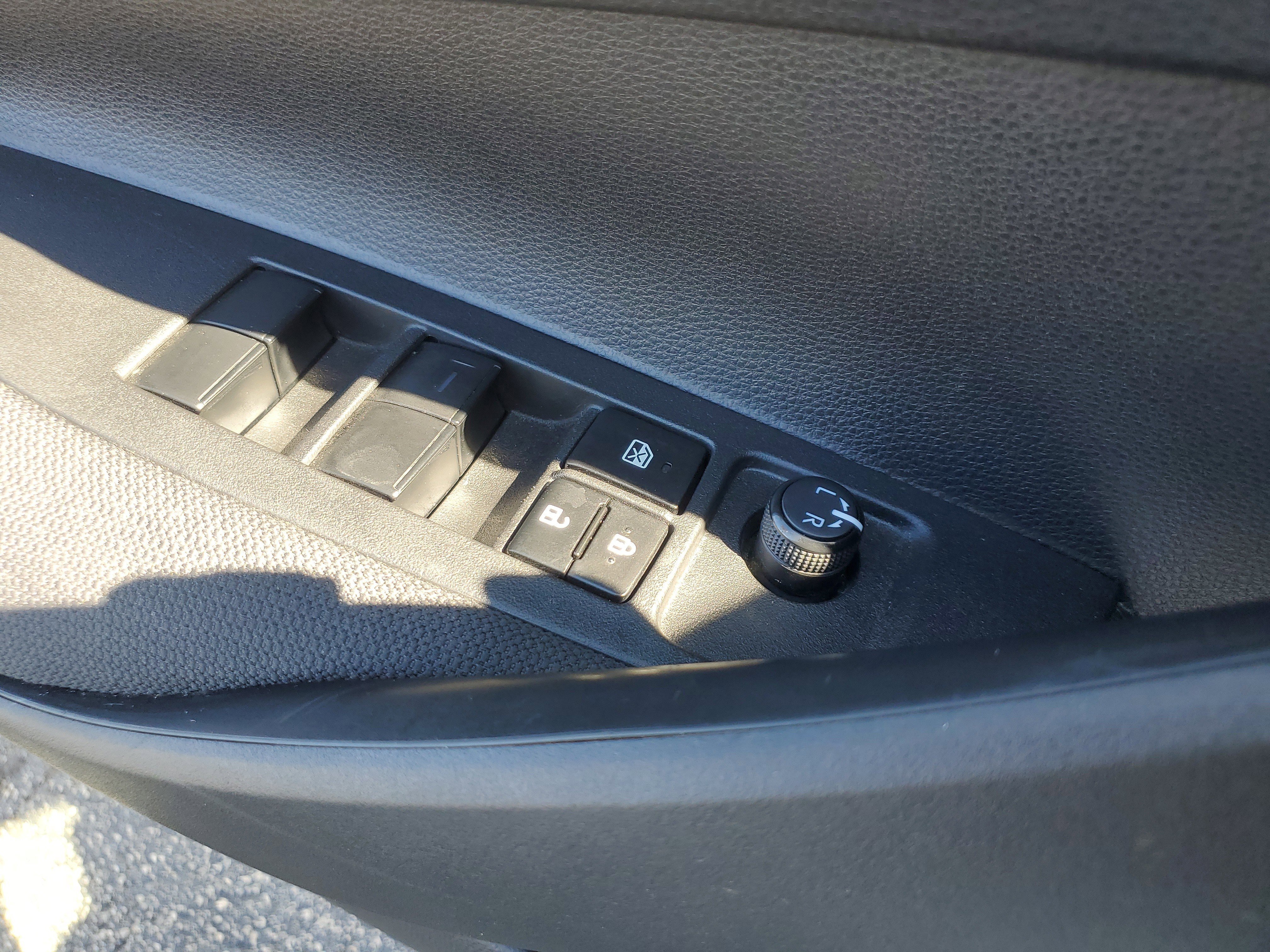 Used 2022 Toyota Corolla LE image 23