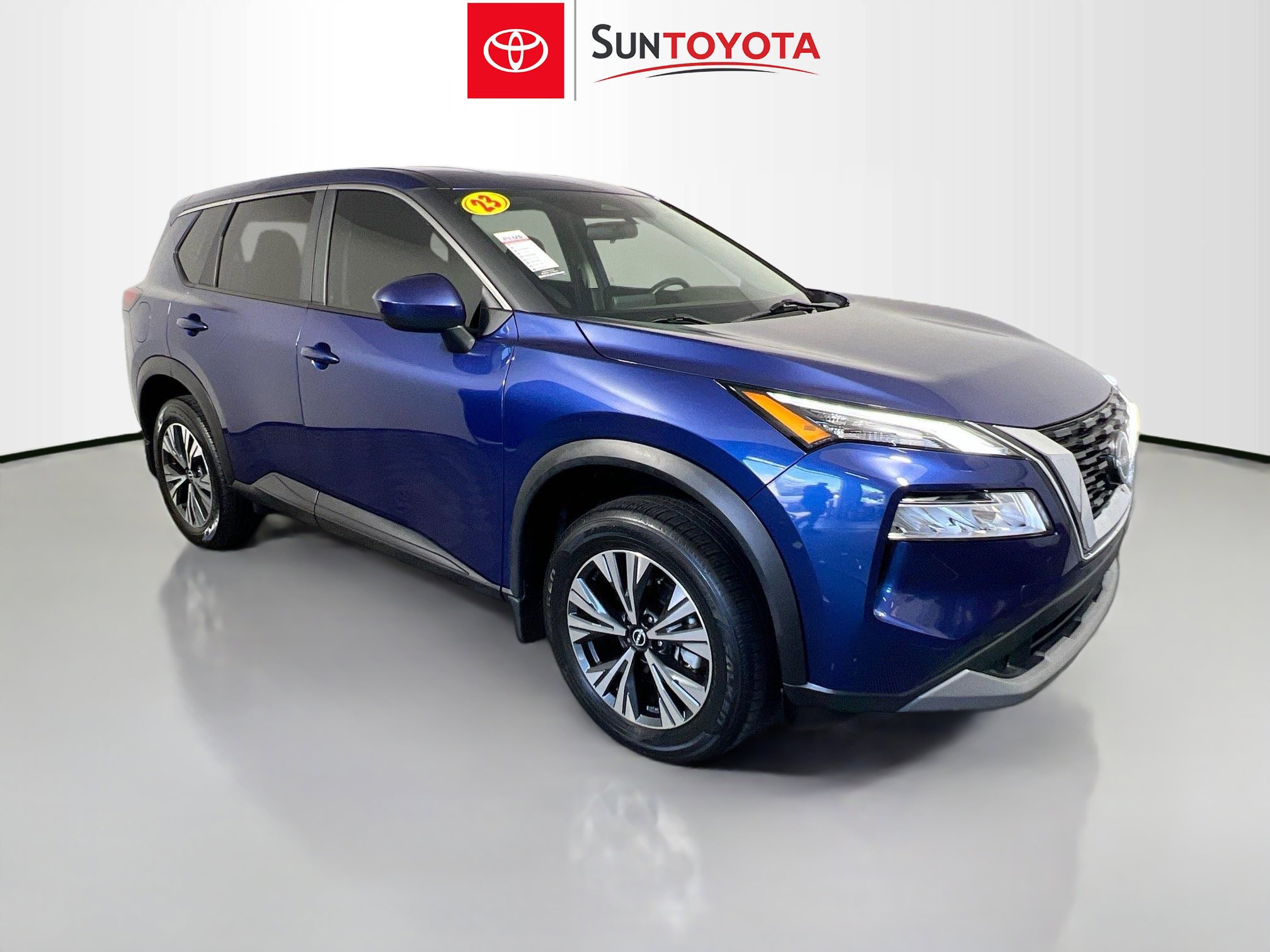 Used 2023 Nissan Rogue SV FWD image 1