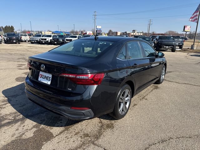 Used 2024 Volkswagen Jetta SE FWD image 10