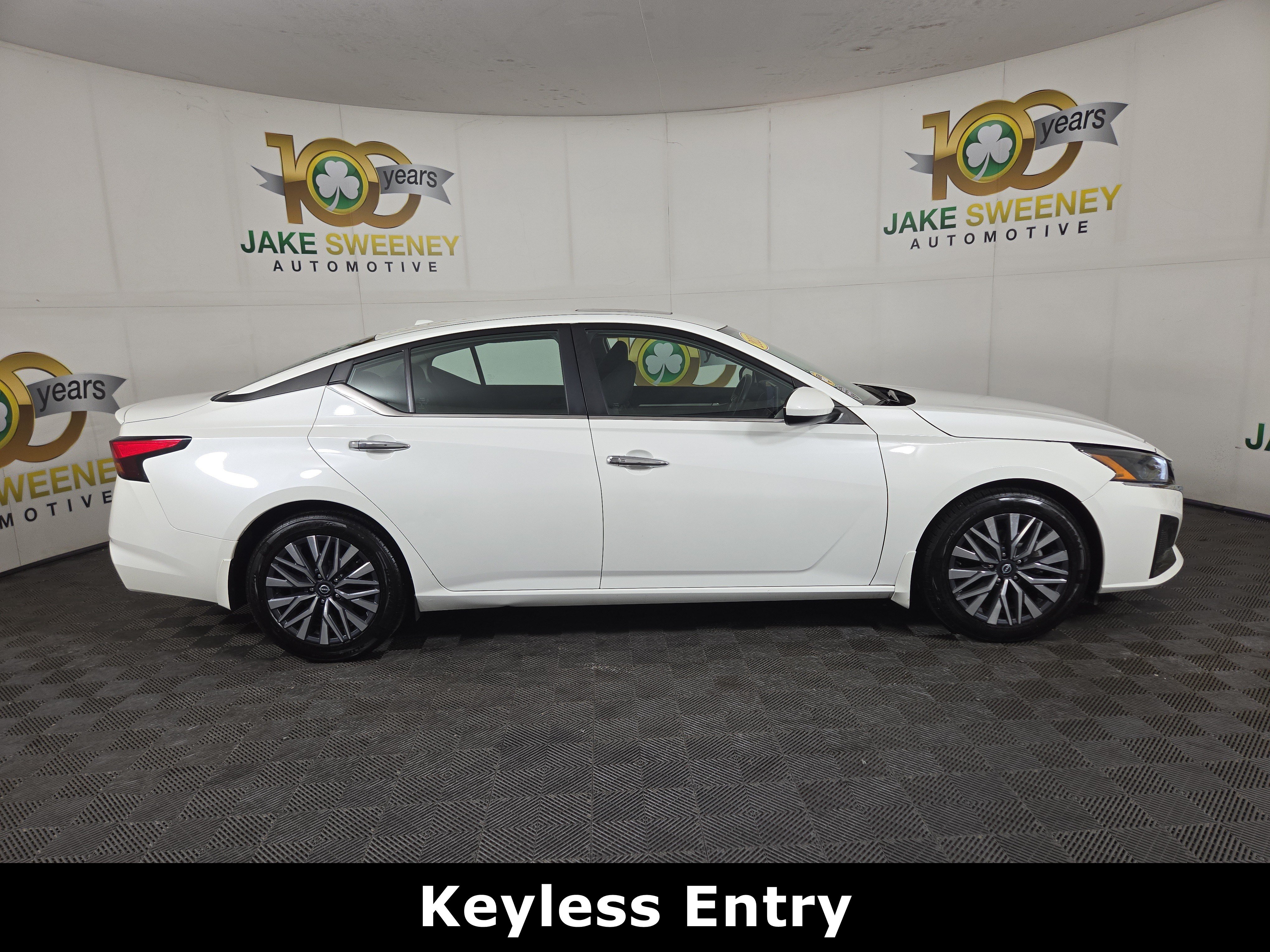 Used 2023 Nissan Altima 2.5 SV w/ SV Premium Package FWD image 10