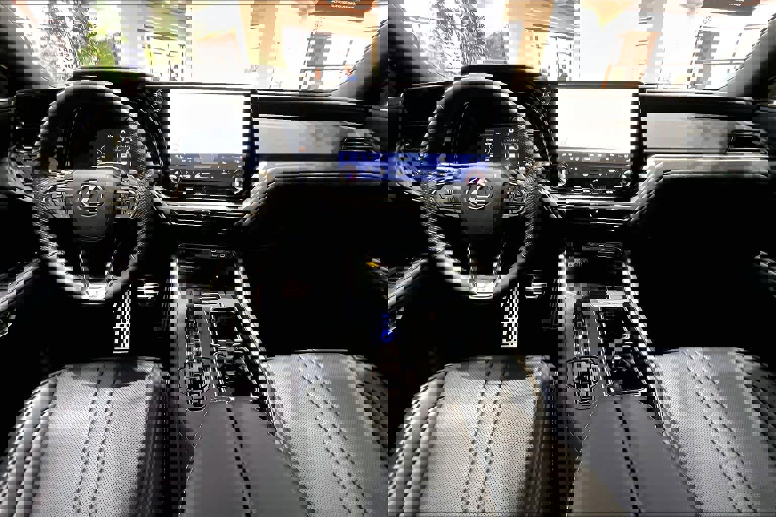 Used 2025 Lexus TX 500h AWD w/ Technology Package image 14