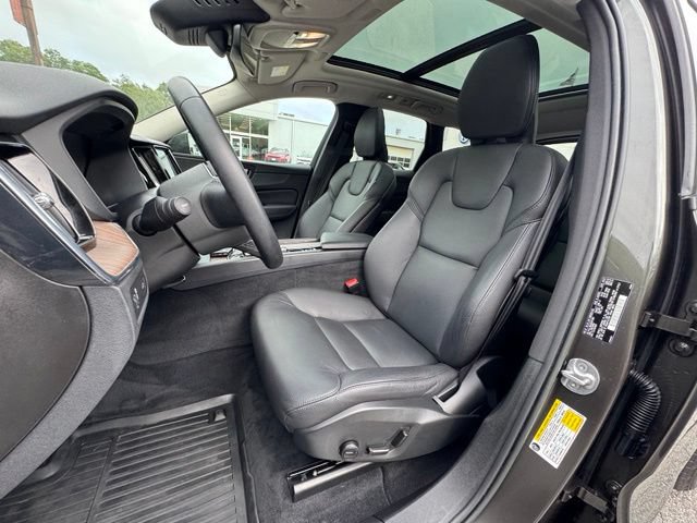Used 2022 Volvo XC60 B5 Momentum w/ Climate Package AWD/4WD image 35
