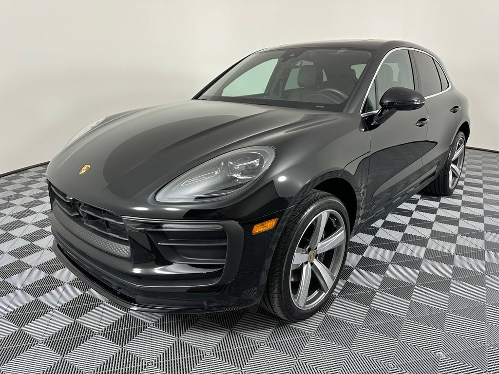 Certified 2025 Porsche Macan w/ Premium Package Plus AWD/4WD image 7