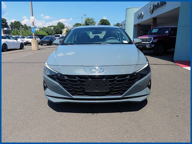 Used 2022 Hyundai Elantra SEL w/ Convenience Package FWD image 3