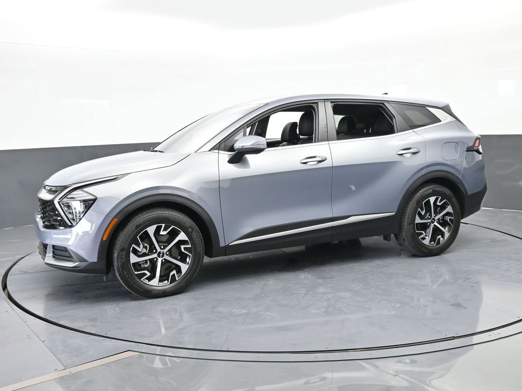 Used 2025 Kia Sportage EX image 2