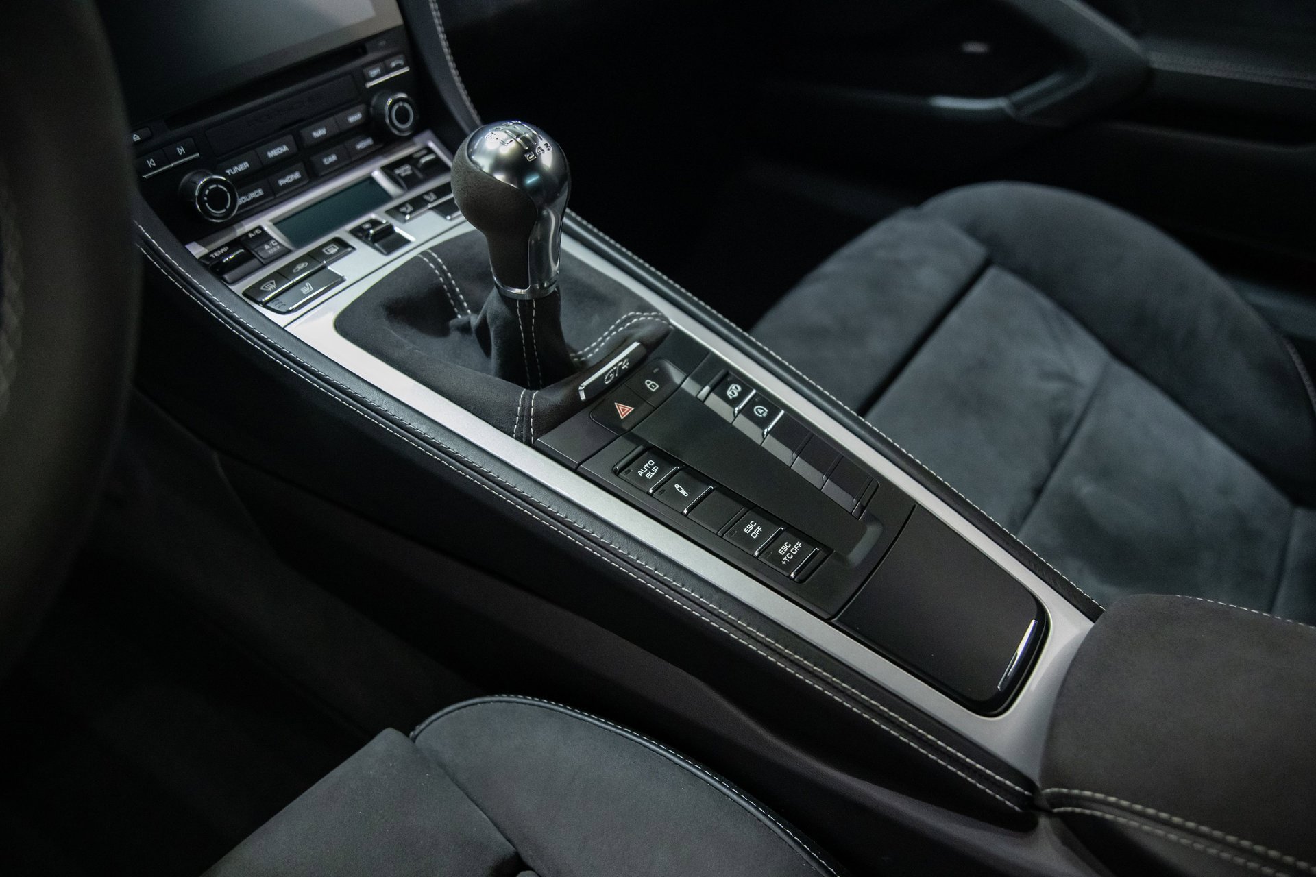 Used 2020 Porsche 718 Cayman GT4 image 38