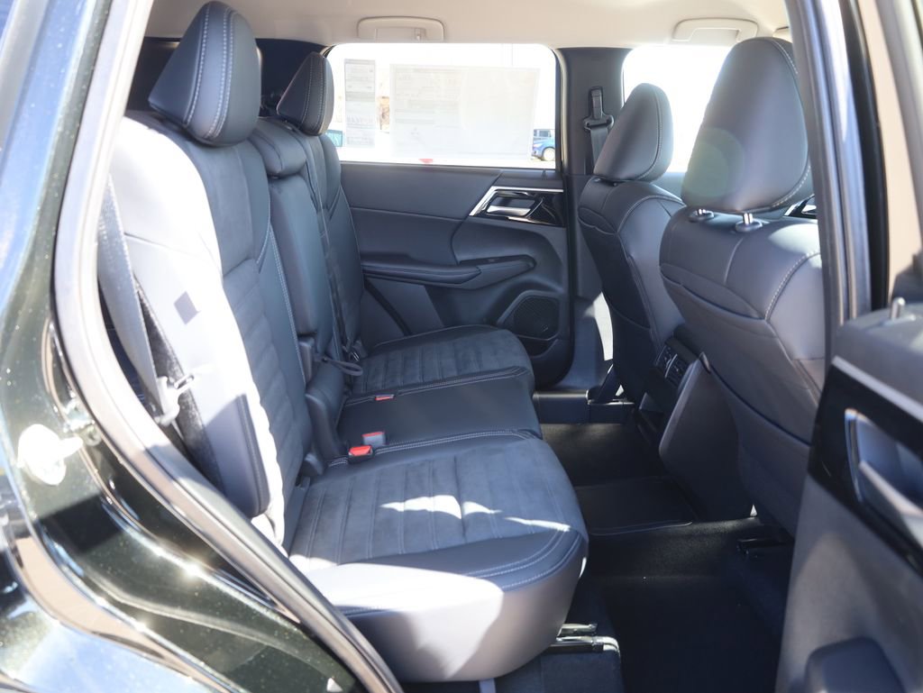 New 2025 Mitsubishi Outlander SE image 17