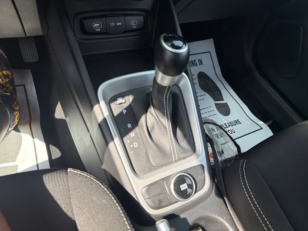 Used 2025 Hyundai Venue SEL FWD image 22