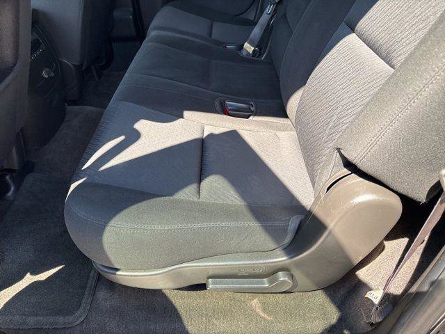Used 2014 Chevrolet Suburban LS image 29