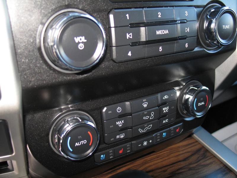 Used 2019 Ford F150 Lariat w/ Trailer Tow Package image 28
