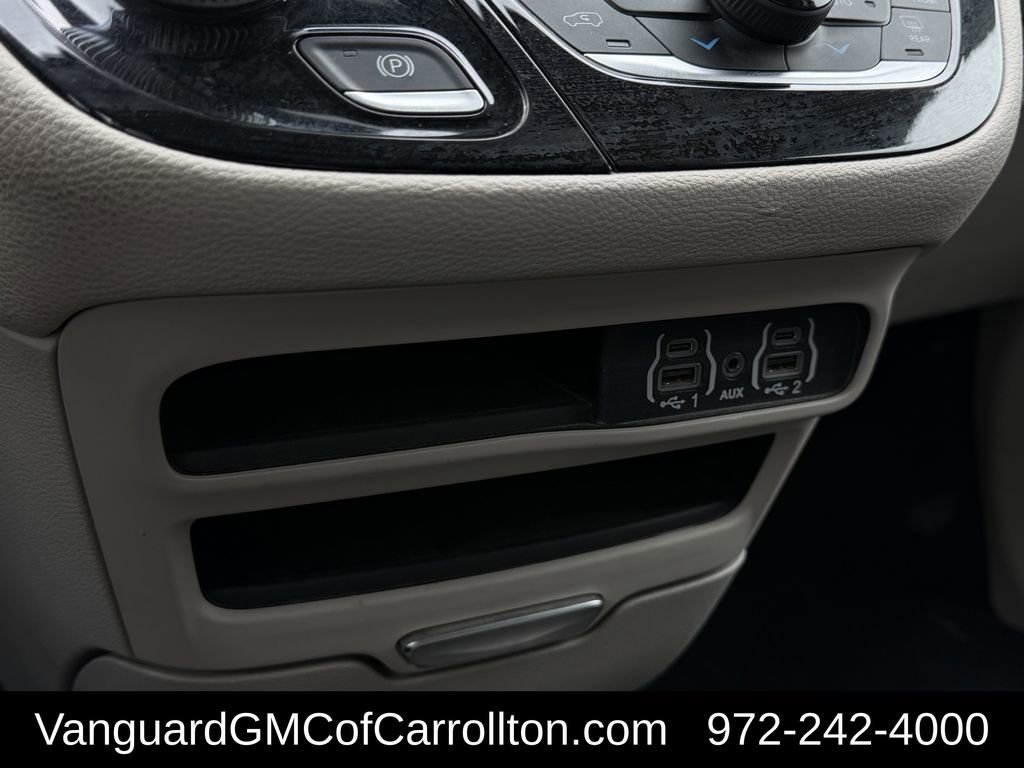 Used 2023 Chrysler Pacifica Touring-L FWD image 23