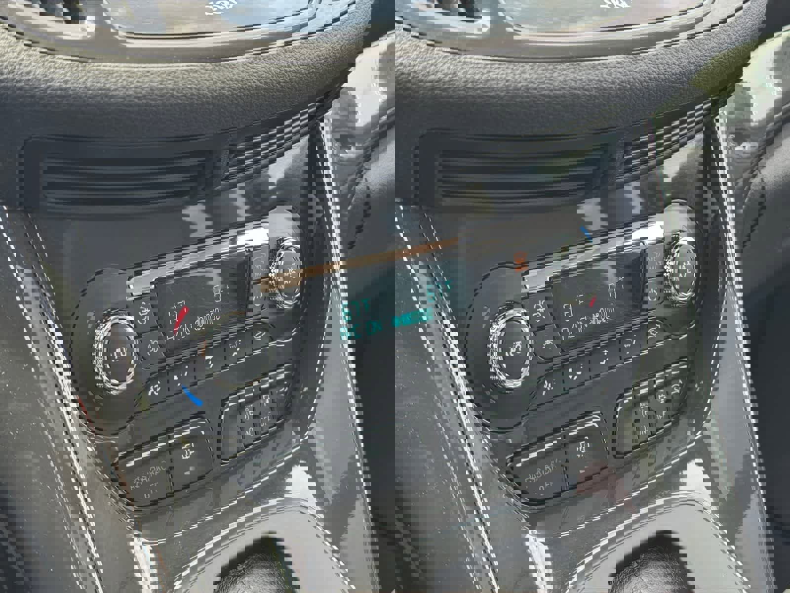 Used 2014 Ford Escape Titanium w/ Equipment Group 401A AWD/4WD image 22