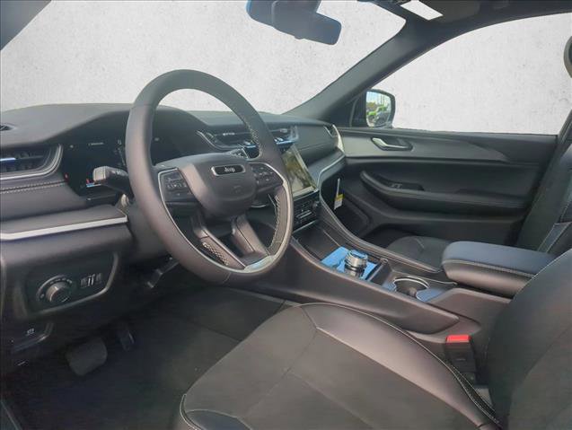 New 2025 Jeep Grand Cherokee Altitude image 2